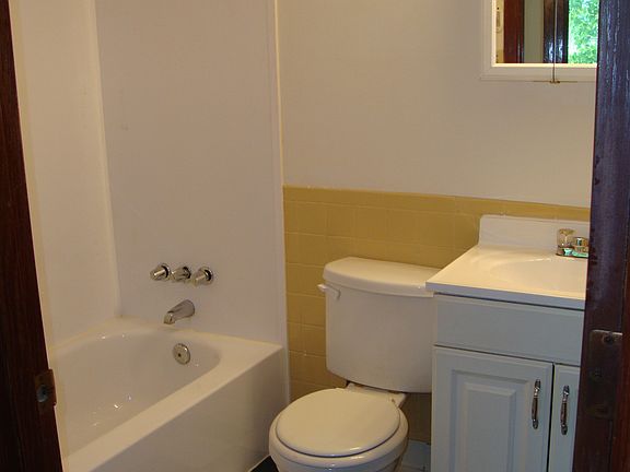 3rd image of 10434 Clarendon Ave