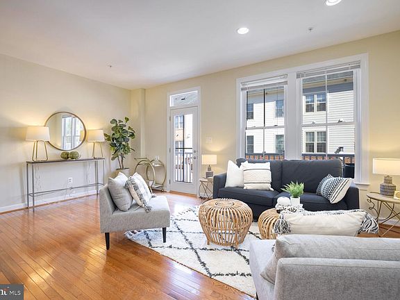 3rd image of 358 White Ash Pl