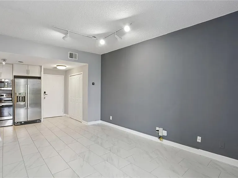 3060 Pharr Ct #612 — Photo 6
