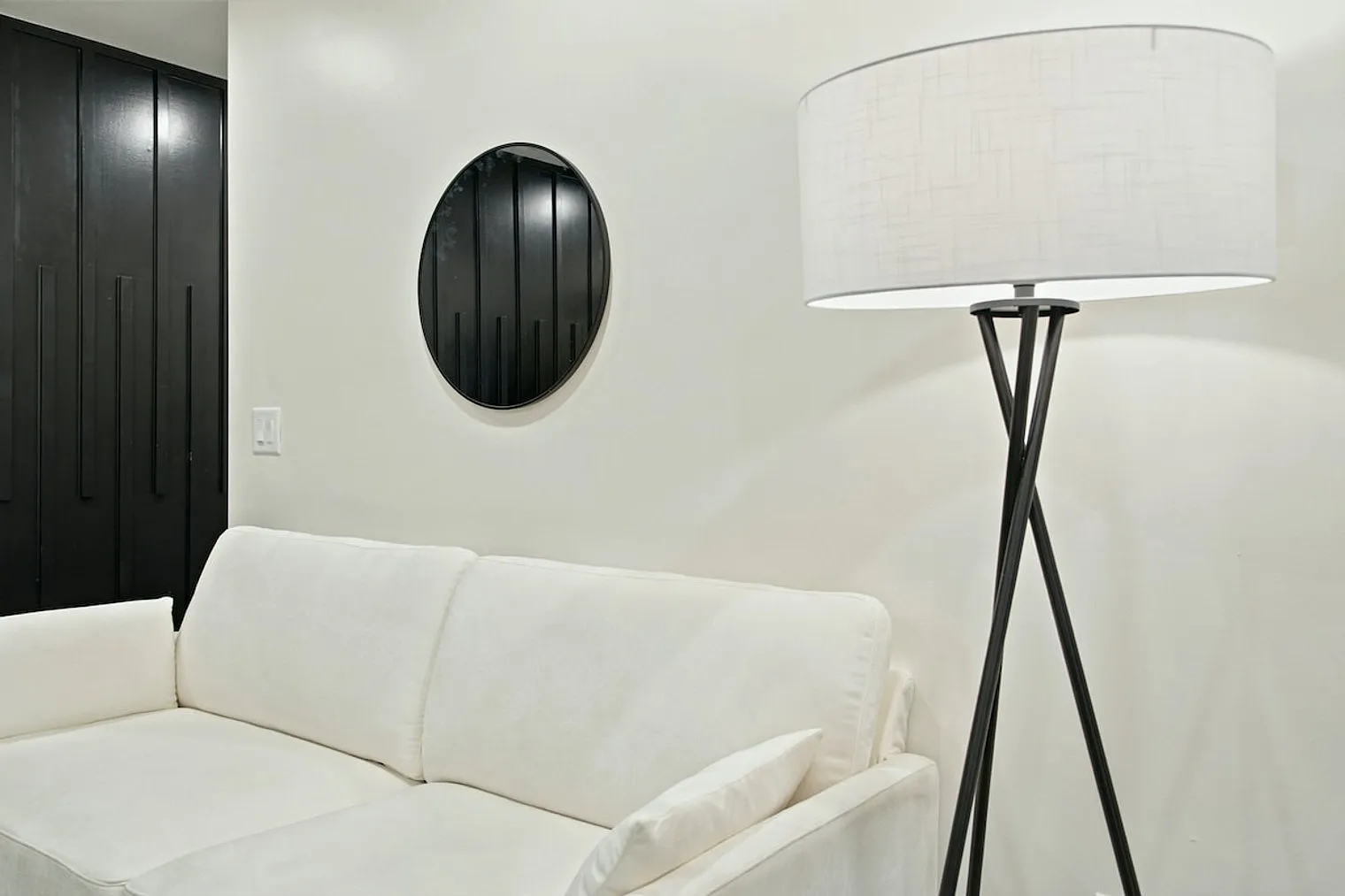 3 bed, 2.0 bath, $9,198 — Photo 2