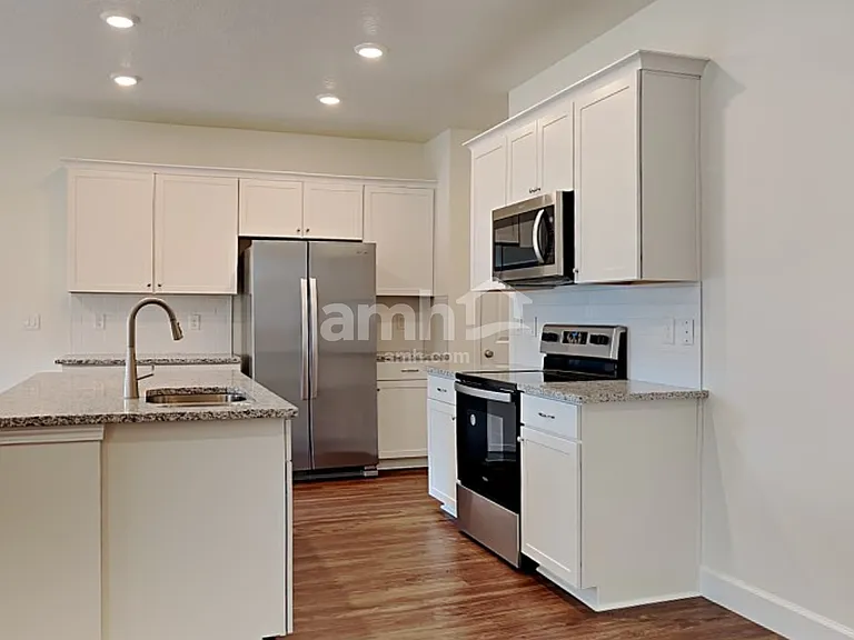 2317 E Surry Way — Photo 4
