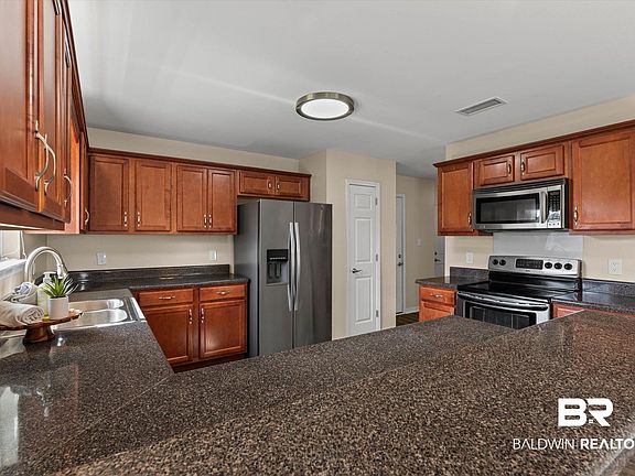 4th image of 3161 Bloomington Dr