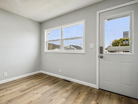 2nd image of 816 Grand Blvd