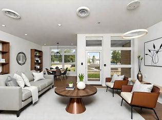 9570 5th St #108, Sidney, BC V8L2W5