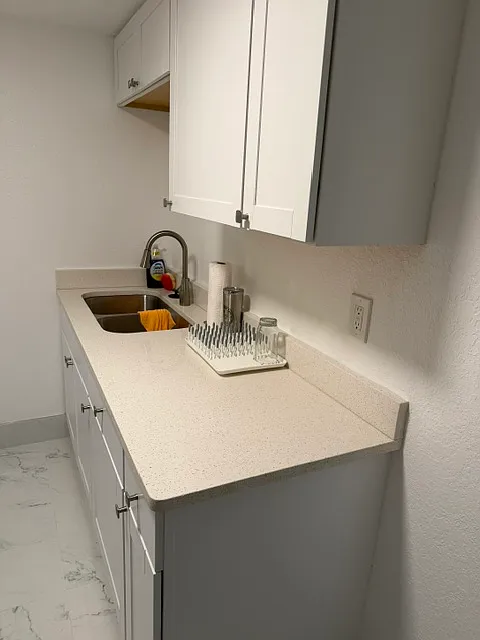 5 bed, 2600 sqft, $1,500 — Photo 4