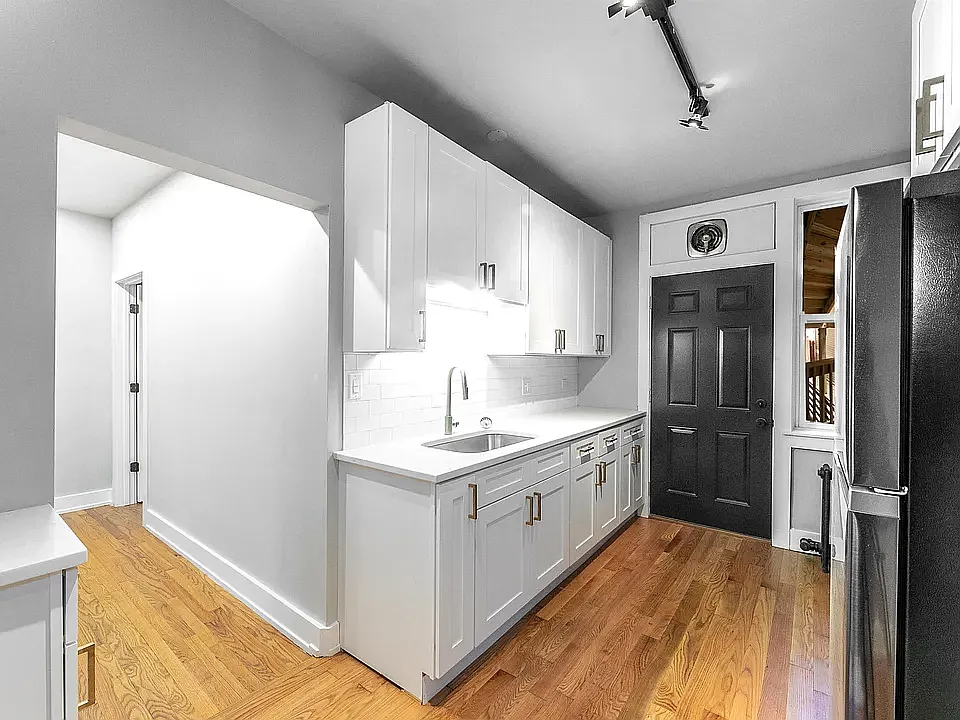 3 bed, 1400 sqft, $1,700 — Photo 4