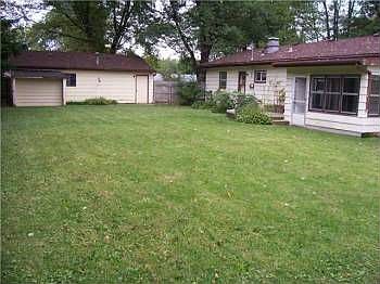 4th image of 2100 Holiday Dr