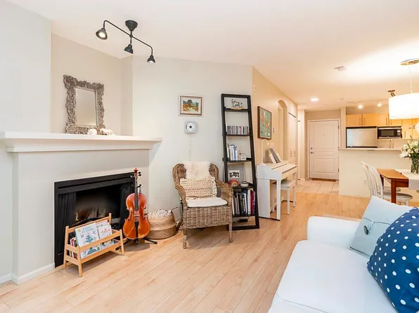 7330 Salisbury Ave #111, Burnaby, BC V5E 4N8