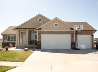 519 Quarry Ln, Bismarck, ND 58503
