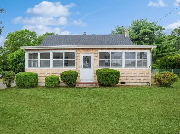 85 Barton Avenue, Patchogue, NY 11772