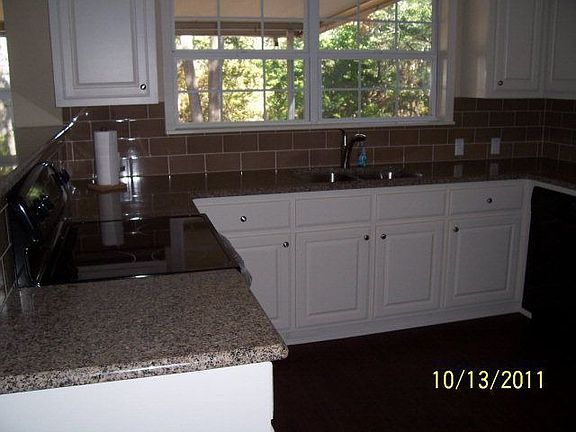 3rd image of 204 Juniper Dr