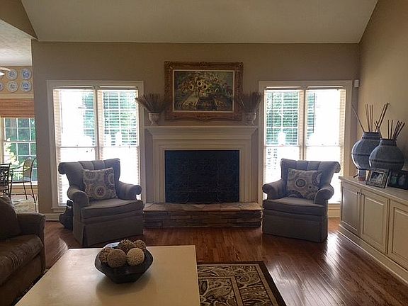 Vaulted Great Room-pic 1