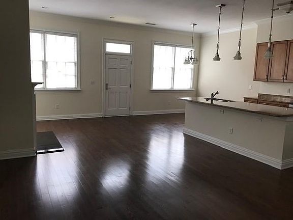 4th image of 1450 Manor Blvd #1450
