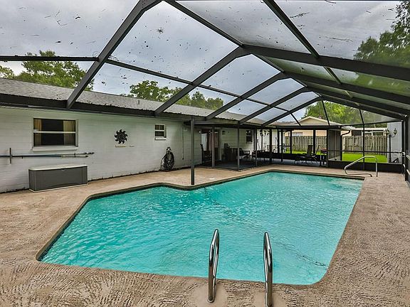 3rd image of 2210 Sherbrook Dr