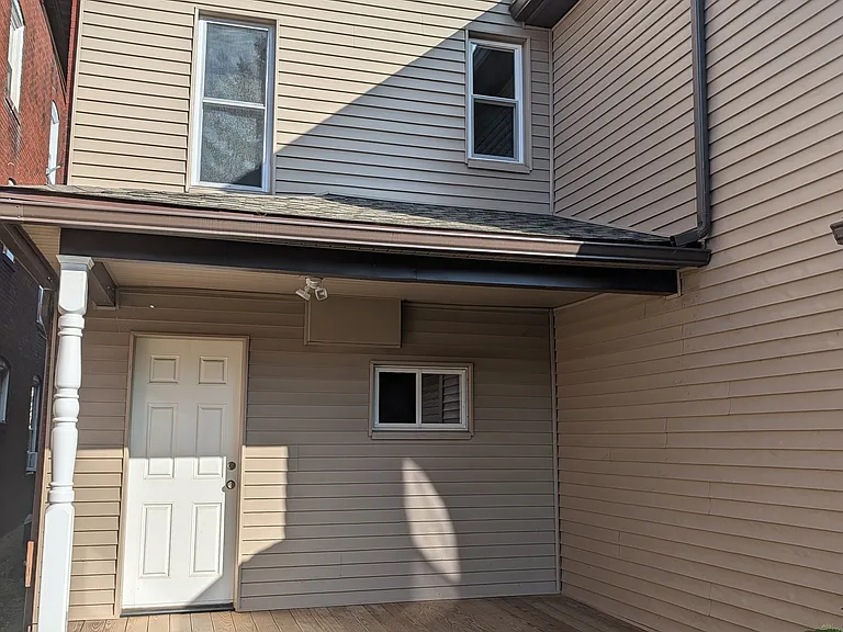 273-275 Water St — Photo 14