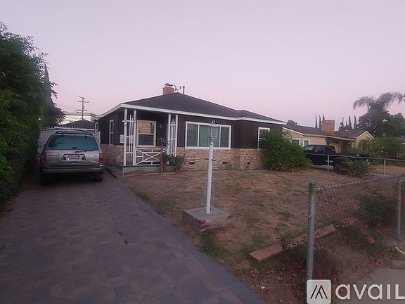 4th image of 1330 N Evergreen St
