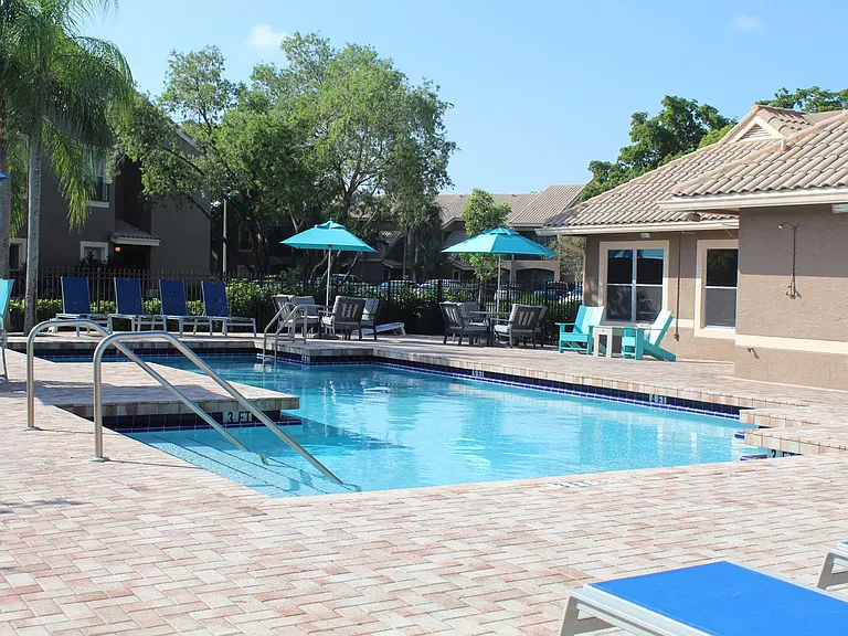 CORAL FALLS APARTMENTS — Photo 30