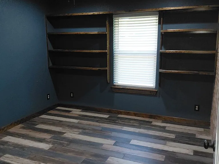 3725 Greenwood Rd — Photo 16