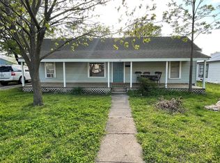 903 14th St, Honey Grove, TX 75446