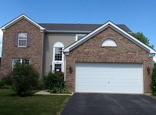 2242 W Cascade Cir, Round Lake, IL 60073