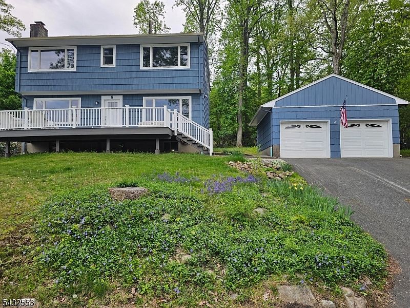 1st image of 8 Cove Rd