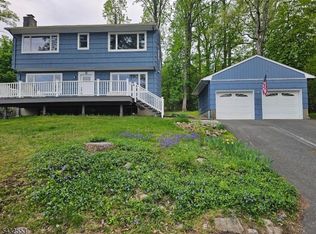 8 Cove Rd, Hopatcong, NJ 07843
