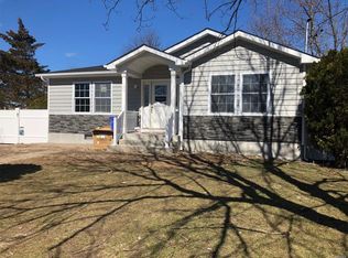 25 E Chestnut St, Central Islip, NY 11722