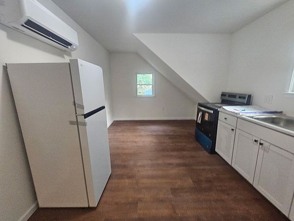 5th image of 463 Cameron St SE #B