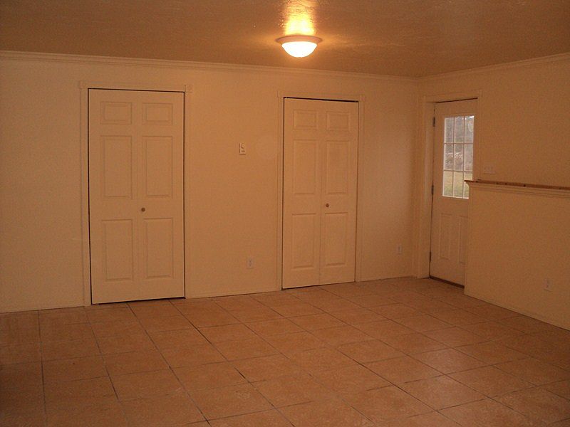 3 Bed 1 Bath Townhou