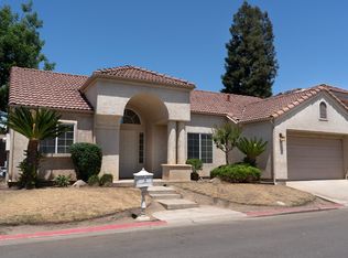 1044 E Manhattan Ave, Fresno, CA 93720