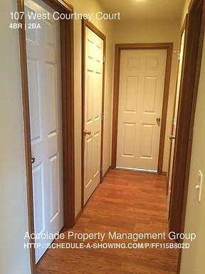 107 W Courtney Ct — Photo 4