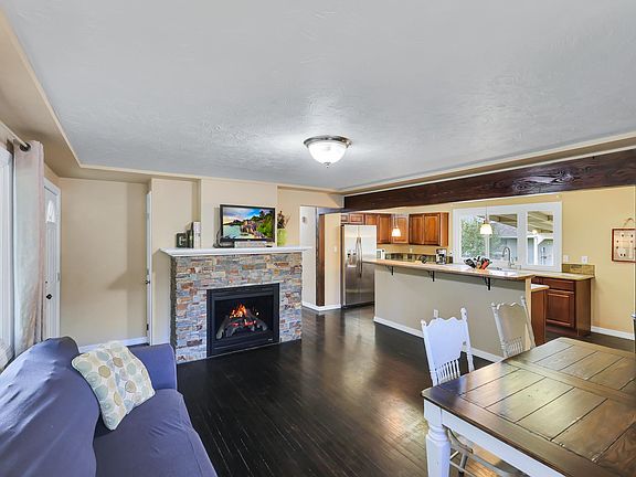 4th image of 2920 E Rich Ave
