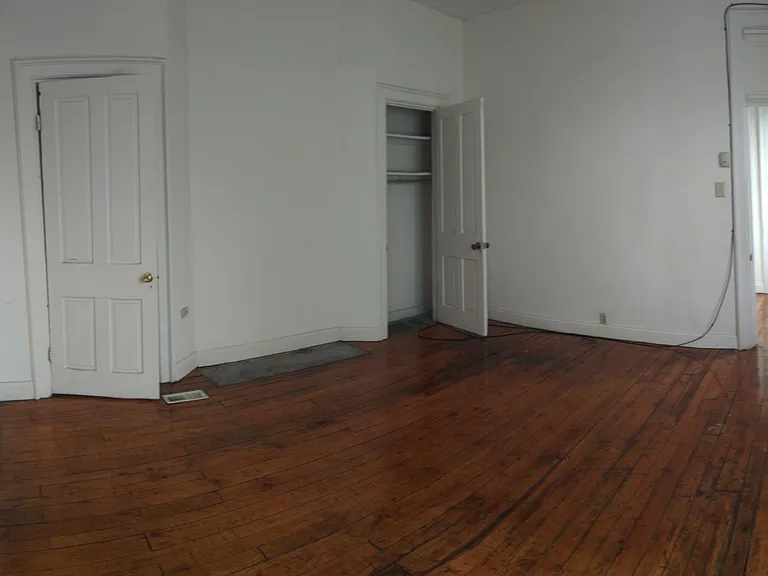 2305 Kenton St — Photo 4
