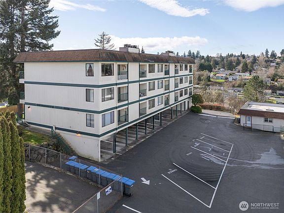 3rd image of 1588 Naval Avenue #10
