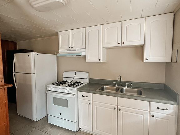 3rd image of 33 Magnolia Ave SE #A
