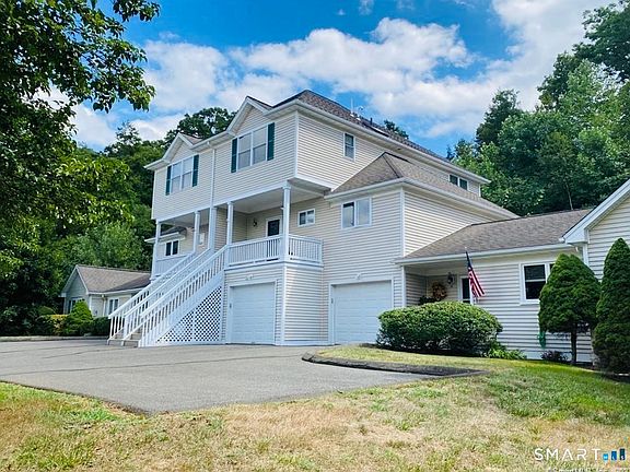 3rd image of 11 Trout Brook Circle #11