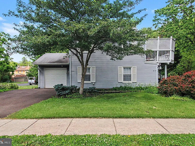 831 Jackson St #A — Photo 2