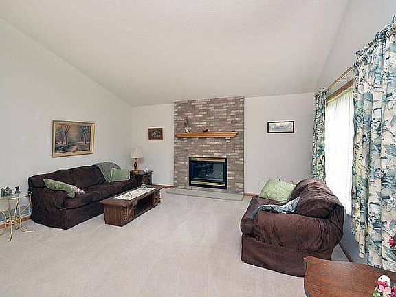 5th image of 107 139th Ave NW