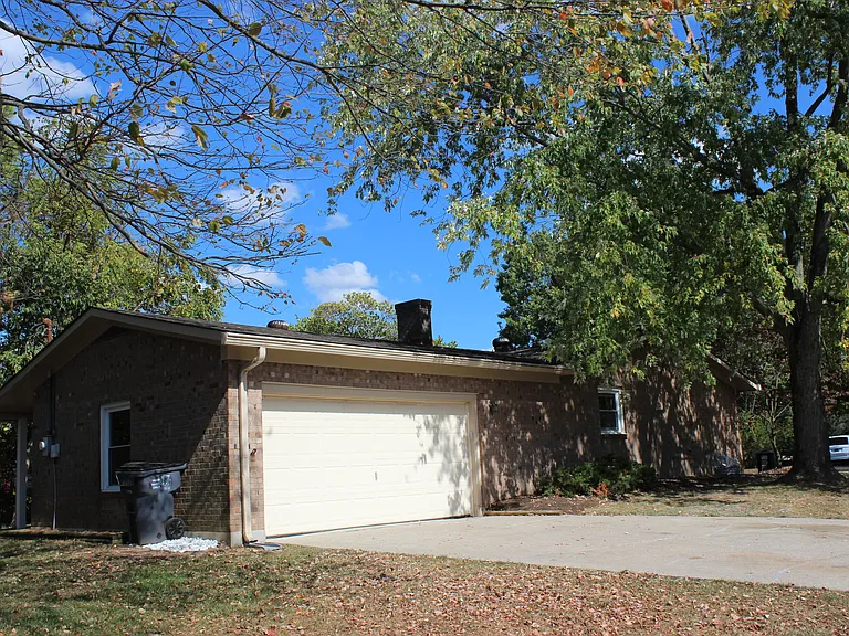 3193 Carriage Ln — Photo 2