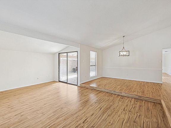 5th image of 435 Woodhurst Dr