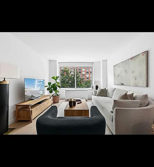 212 Warren St #4R — Photo 3