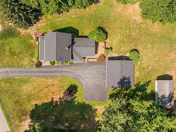 4th image of 2855 Niles Vienna Rd