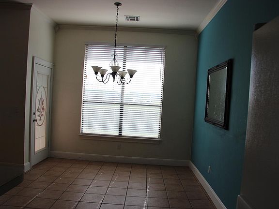 4th image of 2517 Edgewood Dr