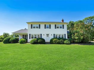 865 Peconic Bay Blvd, Laurel, NY 11948