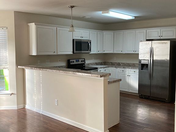 3rd image of 521 Summer Vista Dr