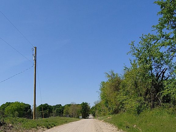 4th image of 421 SE County Road 3040
