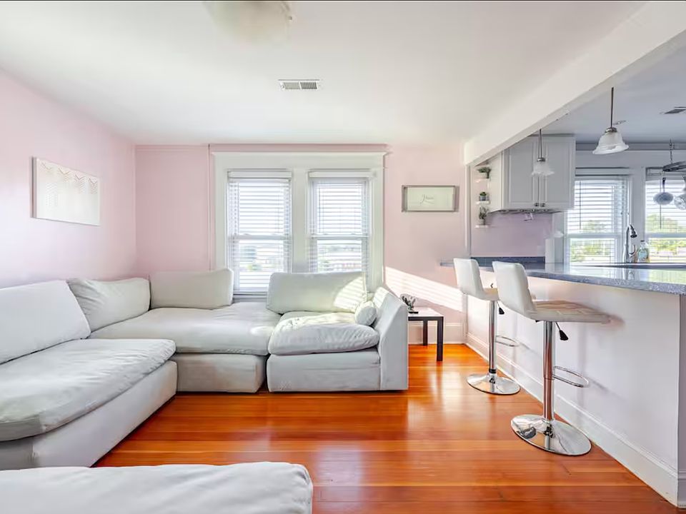 1st image of 1019 Berryville Ave #201