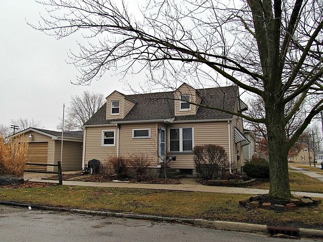 1st image of 125 W Elm St