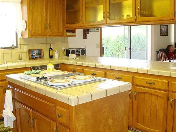 4th image of 18401 Arnold Dr