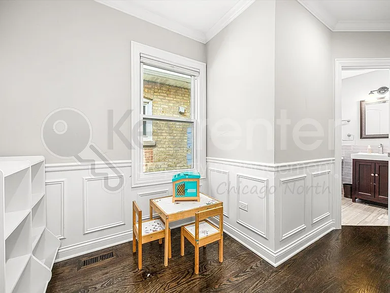 4230 N Oriole Ave — Photo 4